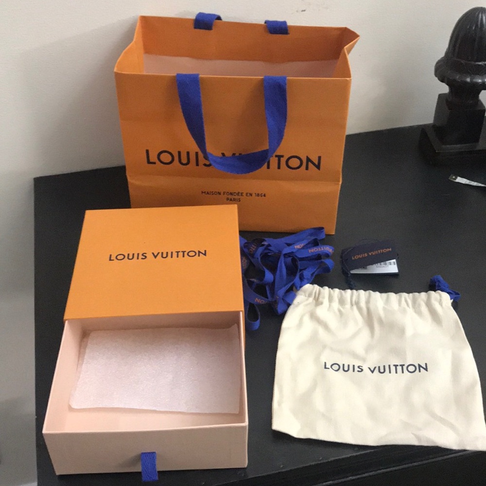 Louis Vuitton belt box and dust bag